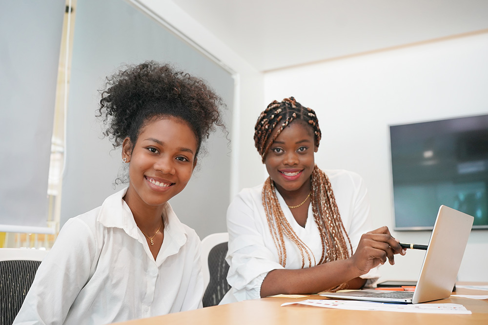 diverse-business-people-on-a-meeting-2023-11-27-05-21-59-utc